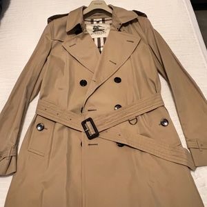 Burberry Kensington Heritage Trench Coat